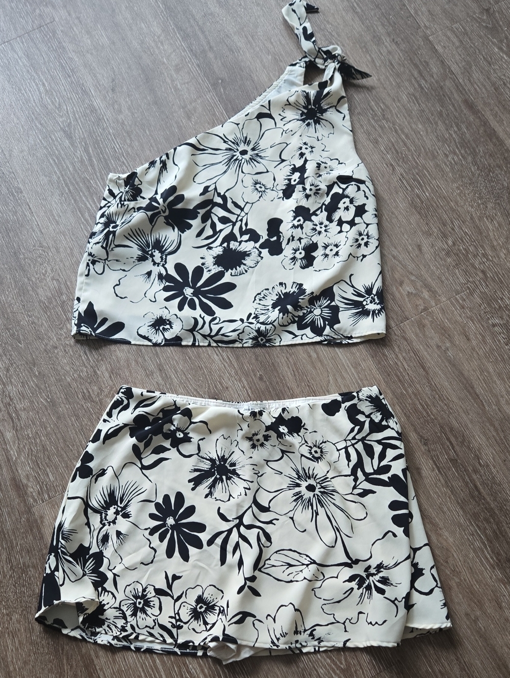 Abercrombie & Fitch Black and White Floral Skirt Set